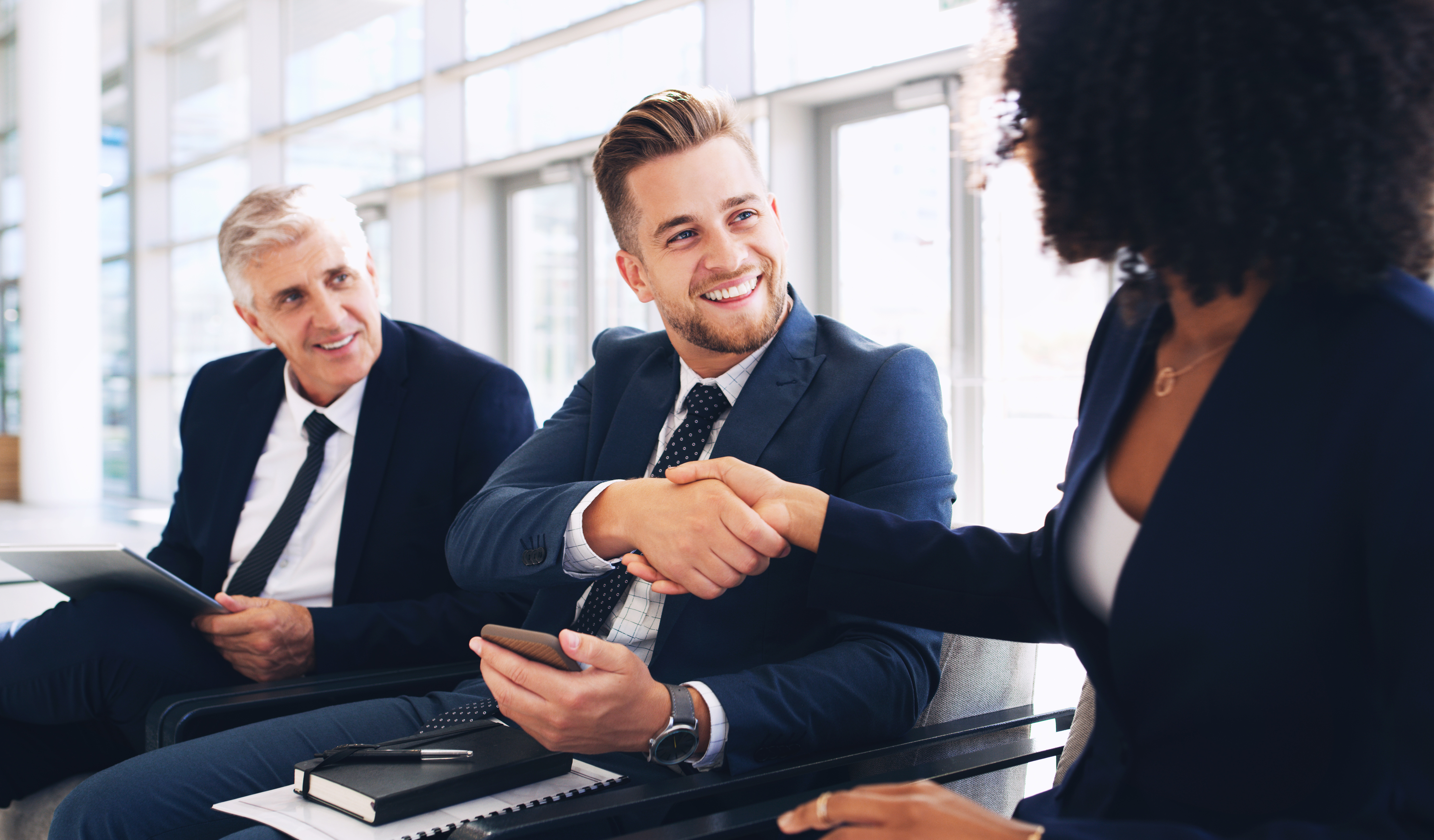 Happy-employee-collaborating